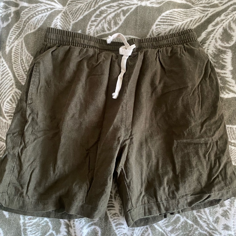 Green linen shorts men’s